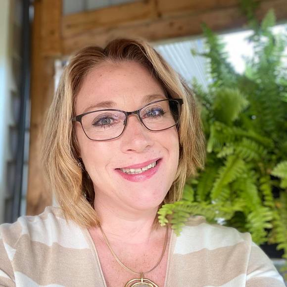 Meet your Posher, Kristen - Picture 1 of 1